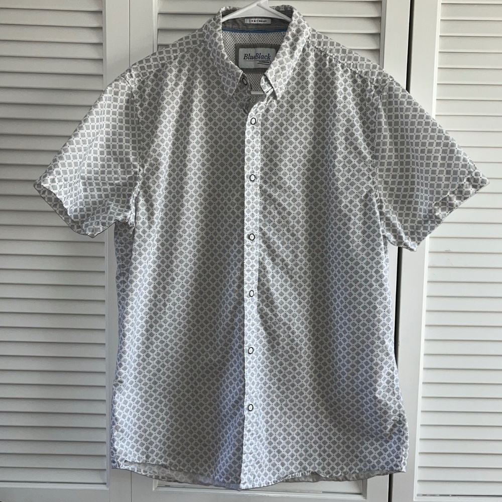 Blue Black Threads L Button Up Shirt Short Sleeve Diamond Print EUC Navy/white